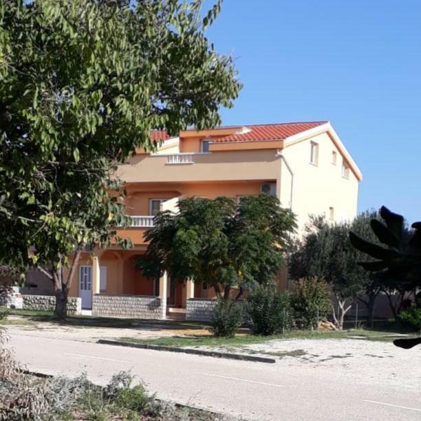 Apartmani Ruza Novalja Exterior foto